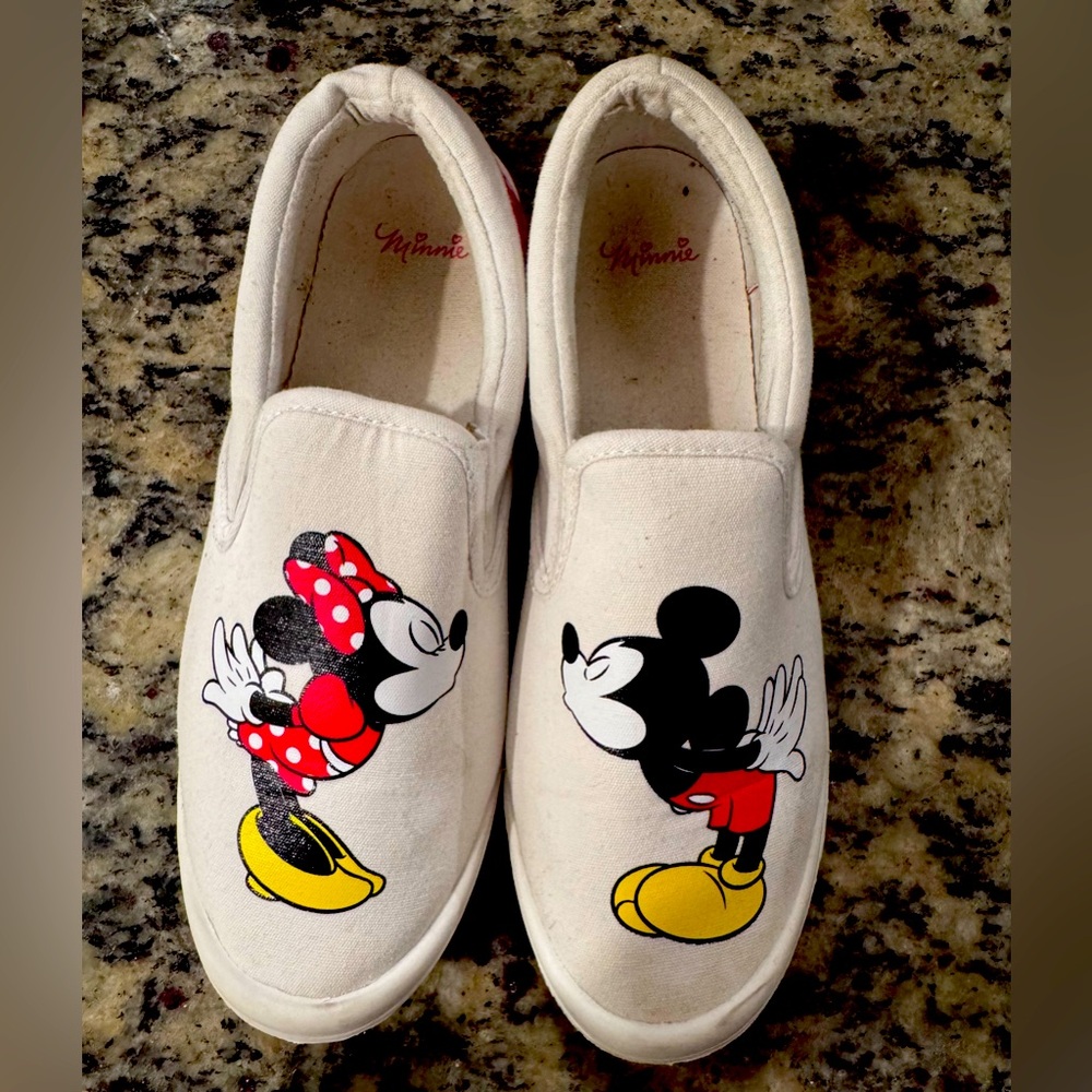Disney brand Minnie and Mickey kissing size 8 canvas slip ons